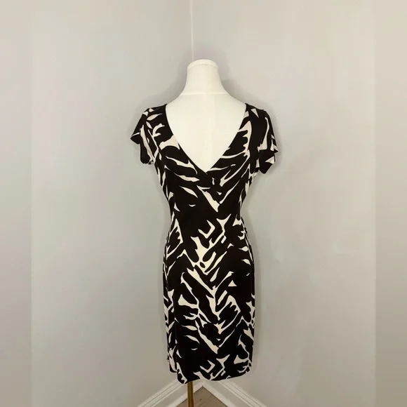 Diane Von Furstenberg Vintage Brown & Ivory Silk Abstract Dress Size 8. - Picture 4 of 10